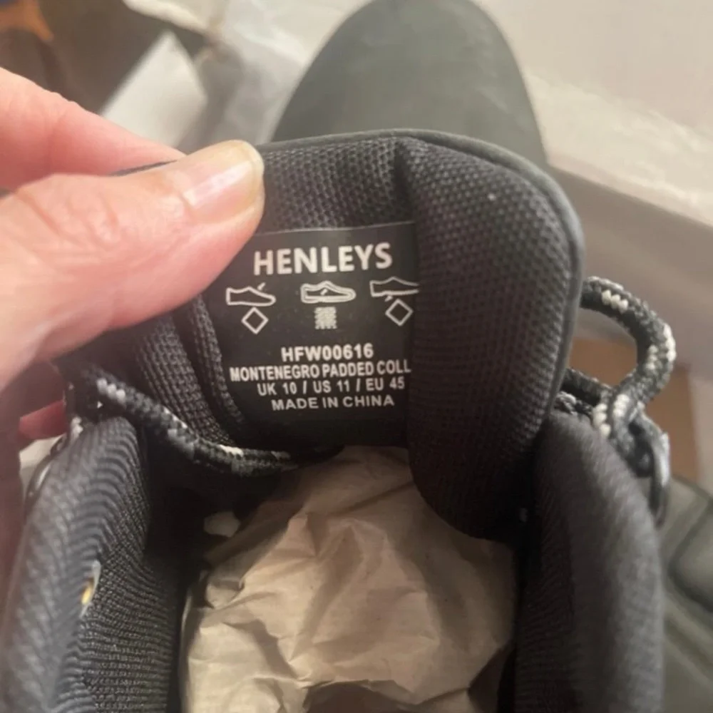 Henly men’s boots size 11